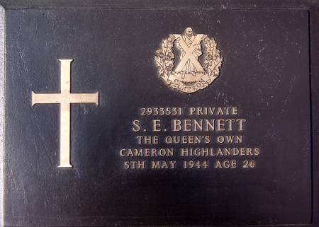 2933531 Private S. E. Bennett, 1st battalion Queens Own Cameron Highlanders, 5th May 1944, age 26