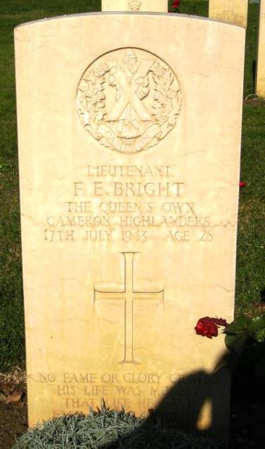 Headstone of 197289 Lt. F.E. Bright. Queens Own Cameron Highlanders