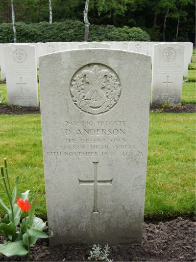 Headstone of 2930340 Private D. Anderson, Mierlo war cemetery, Holland