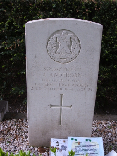 Headstone of 3325672 Pte. J. Anderson