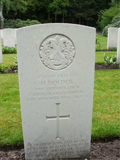 Headstone of 14716294 Private H. Holder, Mierlo war cemetery, Holland
