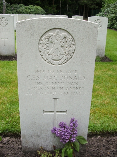 Headstone of 14498432 Private C.E.S. MacDonald, Mierlo war cemetery, Holland