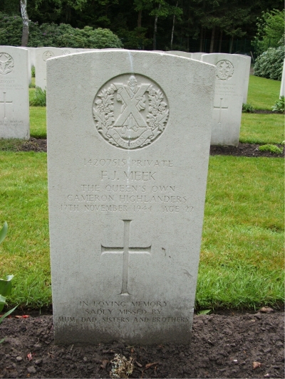 Headstone of 14207515 Private F.J. Meek, Mierlo war cemetery, Holland