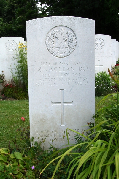 Headstone of 2824467 WO11. C.S.M. J.A. Maclean, D.C.M. Queens Own Cameron Highlanders