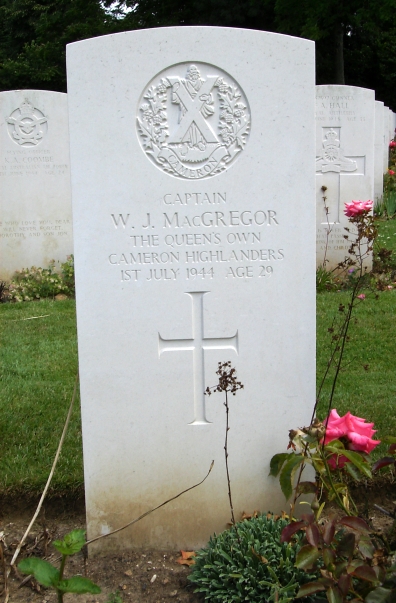 Headstone of 162683 Captain W.J. MacGregor, Queens Own Cameron Highlanders