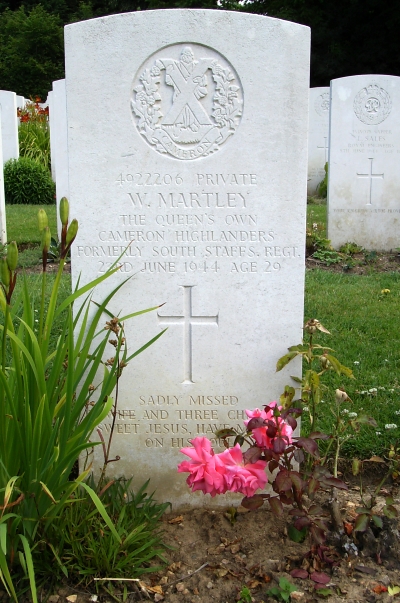 Headstone of 4922206 Private W. Martley. Queens Own Cameron Highlanders