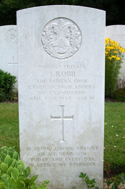 Headstone of 14656554 Private J. Robb. Queens Own Cameron Highlanders, No 3 Commando.