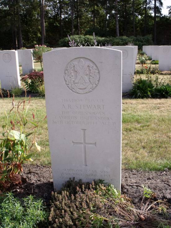 Headstone of 2934237 Private A.R. Stewart, died 26 October 1944, aged18. 5th batalion Queens Own Cameron Highlanders