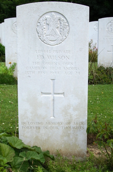 Headstone of 3318443 Private J.D. Wilson. Queens Own Cameron Highlanders