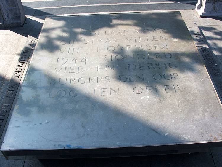 Memorial to the victims of the Town hall demolition