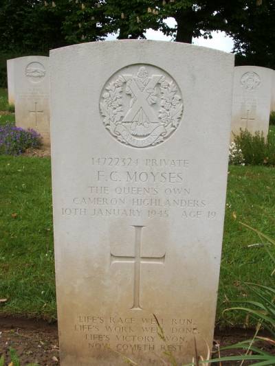 Headstone of Private F.C. Moyses